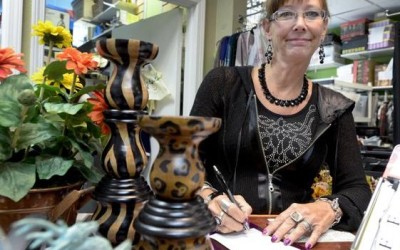 Consignment store owner hunts, detains alleged shoplifter